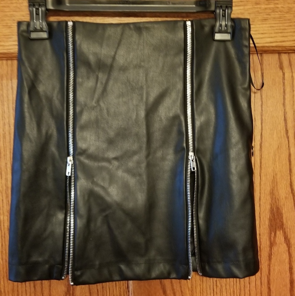 FOREVER  21 Faux Leather moto Skirt - Picture 5 of 8